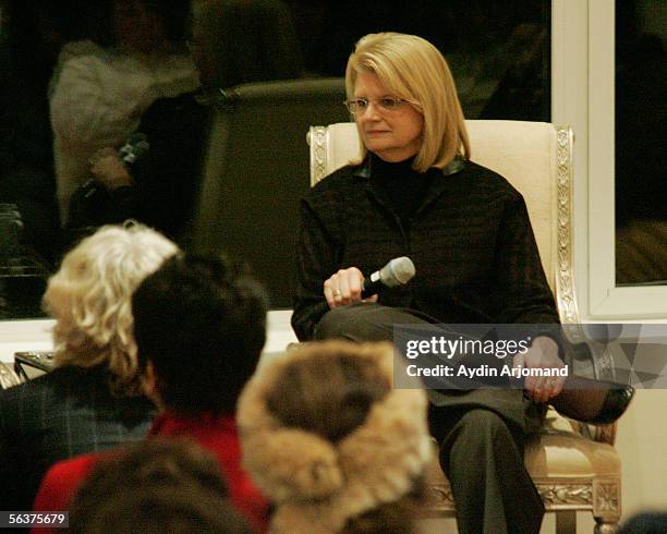 Gary Laybourne Arjomand Photos and Premium High Res Pictures - Getty Images