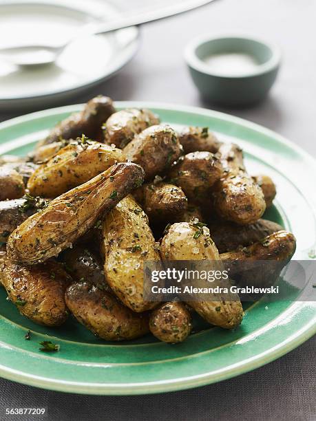 fingerling potatoes - fingerling potato stock pictures, royalty-free photos & images