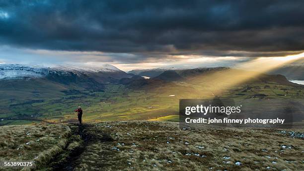 lake district, shaft of light - john shaft photos et images de collection