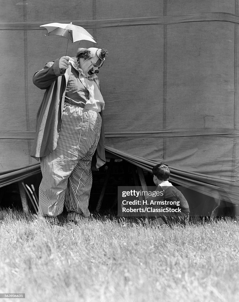 1930s MAN CLOWN CATCHING...