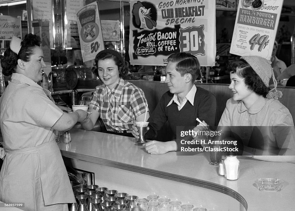 1950s SMILING WOMAN...