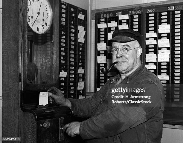 1930s ELDERLY FACTORY WORKER IN OVERALLS SMOKING PIPE PUNCHING TIME CARD