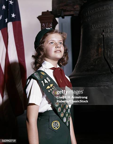 1960s GIRL SCOUT PROUDLY STANDING BY THE LIBERTY BELL WHEN IT WAS STILL INSIDE INDEPENDENCE HALL PHILADELPHIA PENNSYLVANIA USA