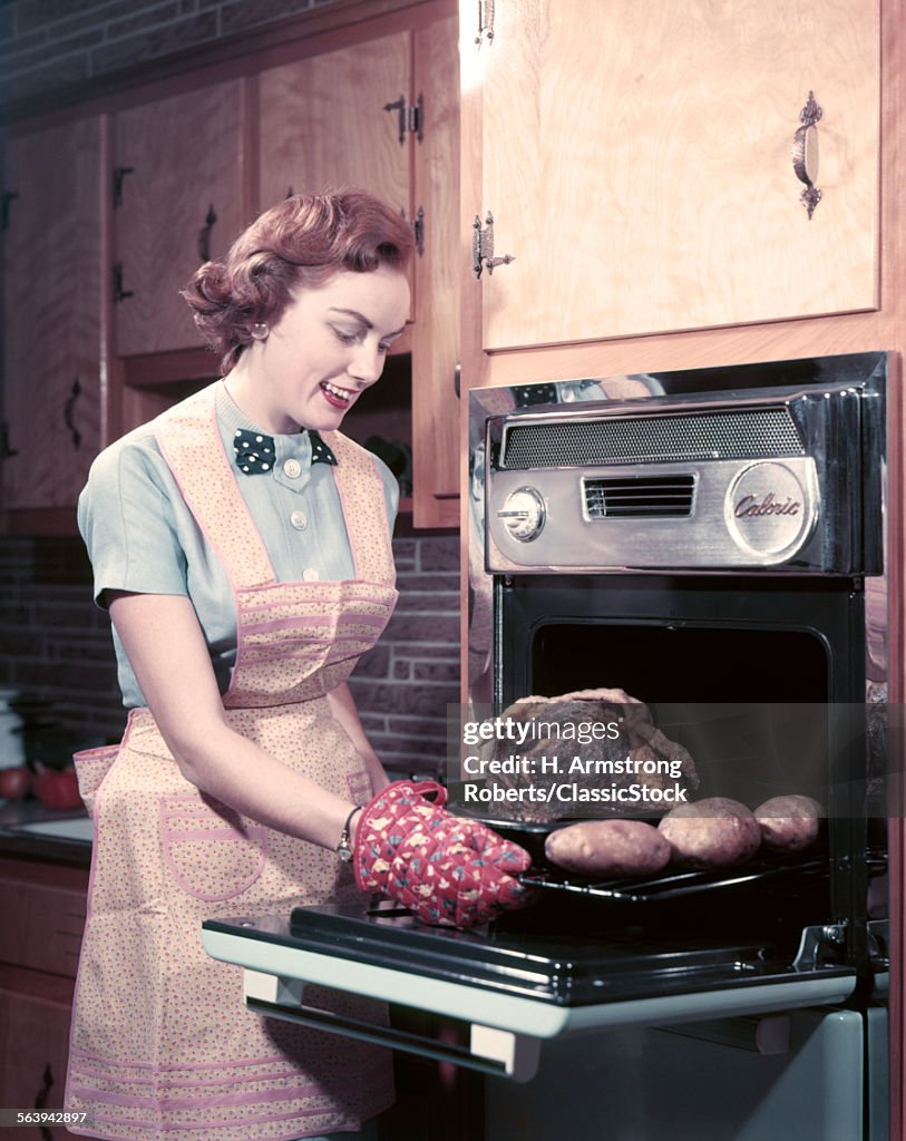 1950s SMILING WOMAN...