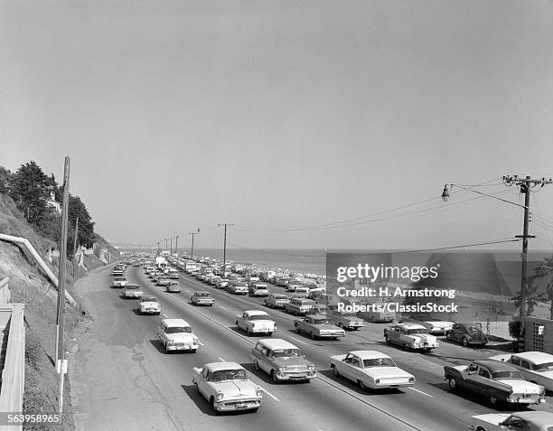 1950s 1960s TRANSPORTATION HIGHWAY TRAFFIC CARS ALONG MALIBU BEACH SANTA MONICA CALIFORNIA USA