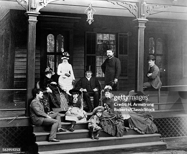 1880s 1886 19TH CENTURY PRESIDENT GENERAL ULYSSES S GRANT EXTENDED FAMILY GROUP ON FRONT PORCH MOUNT McGREGOR NEW YORK USA