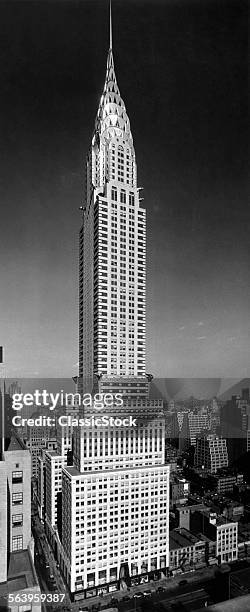 1930s 1940s TALL NARROW VERTICAL VIEW OF ART DECO STYLE CHRYSLER BUILDING LEXINGTON AVE 42ND STREET MANHATTAN NEW YORK CITY USA