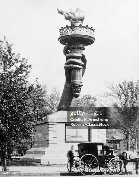 1880s STATUE OF LIBERTY TORCH ON DISPLAY AS A FUNDRAISER MADISON SQUARE NEW YORK CITY USA