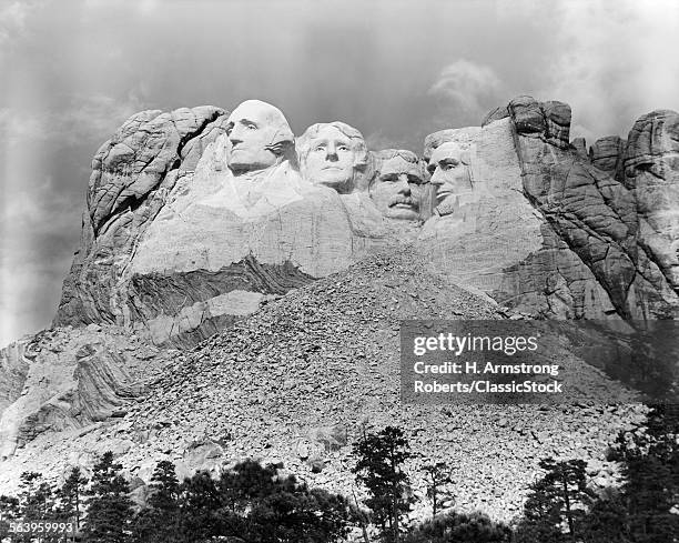 1940s MOUNT RUSHMORE SOUTH DAKOTA GEORGE WASHINGTON THEODORE ROOSEVELT ABRAHAM LINCOLN THOMAS JEFFERSON