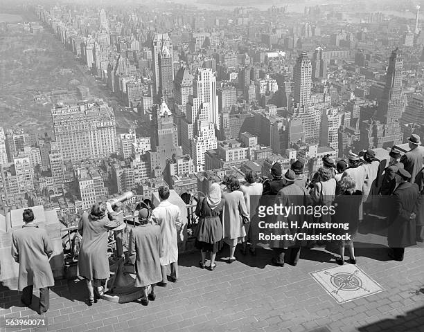 1940s GROUP OF ANONYMOUS TOURISTS STANDING ON TOP OF RCA BUILDING LOOKING NORTH TOWARDS MANHATTAN CENTRAL PARK NYC NY USA