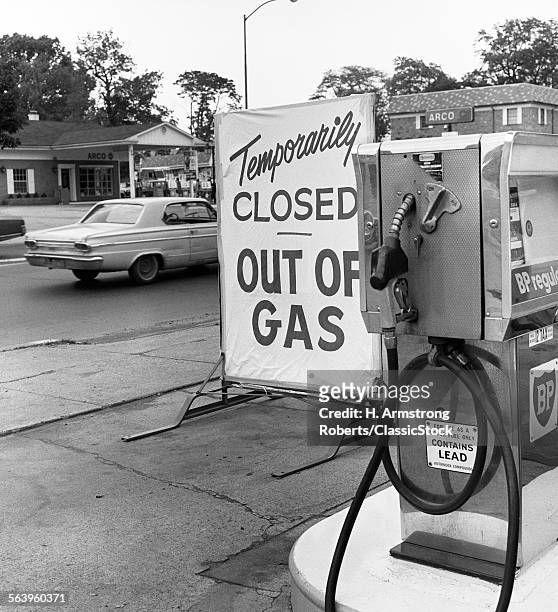 Sign at a US gas station during the oil crisis of 1973-74, reading: 'Temporarily closed. Out Of Gas', August 1973.