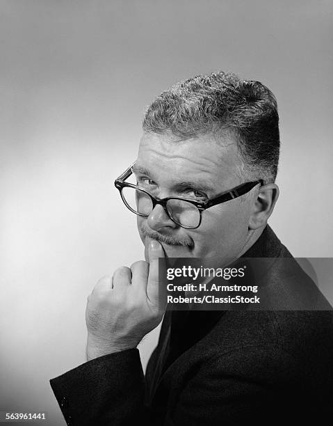 1950s 1960s MIDDLE AGED MAN WEARING EYEGLASSES LOW ON NOSE QUIZZICAL FACIAL EXPRESSION
