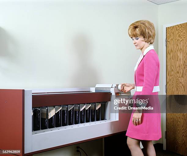 Girl Punch Computer Computer Punch Card Photos and Premium High Res Pictures - Getty Images