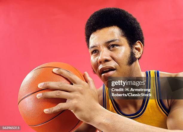 1970s AFRICAN AMERICAN MAN BASKETBALL PLAYER HOLDING BALL