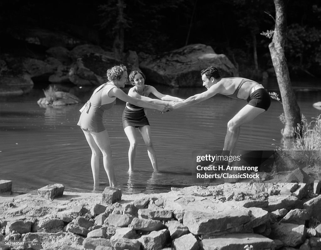 1920s 1930s TWO WOMEN...