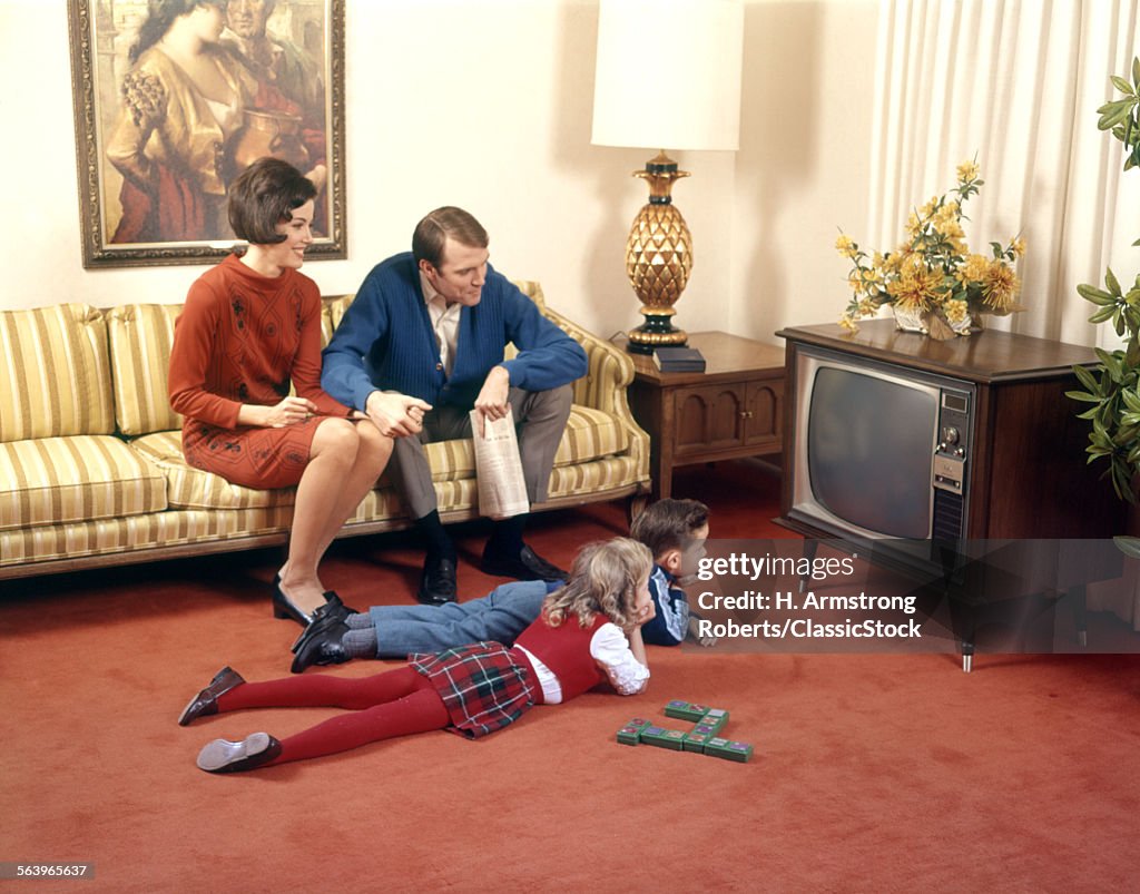 1960s FAMILY IN LIVING...