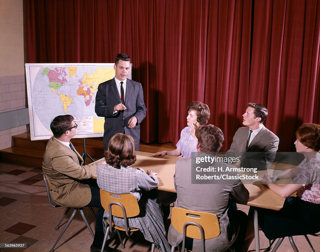 1960s GROUP OF STUDENTS...