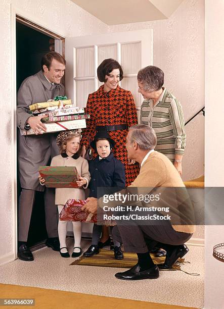 1960s CHRISTMAS FAMILY