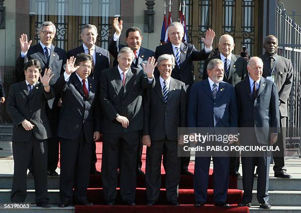 Colombia's vice President Francisco Santos, Paraguayan President Nicanor Duarte, Argentine President Nestor Kirchner, Uruguayan President Tabare...