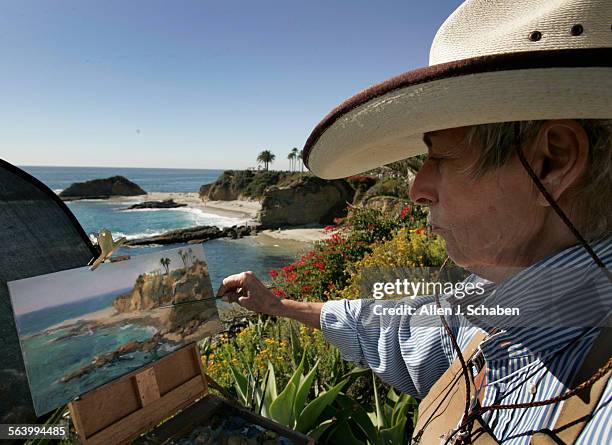 Artist Joan LaRue, of Tucson, AZ, paints with oil at Treasure Island Park in Laguna Beach Sunday, Oct. 7, 2007. The Laguna Beach Art Museum kicks off...