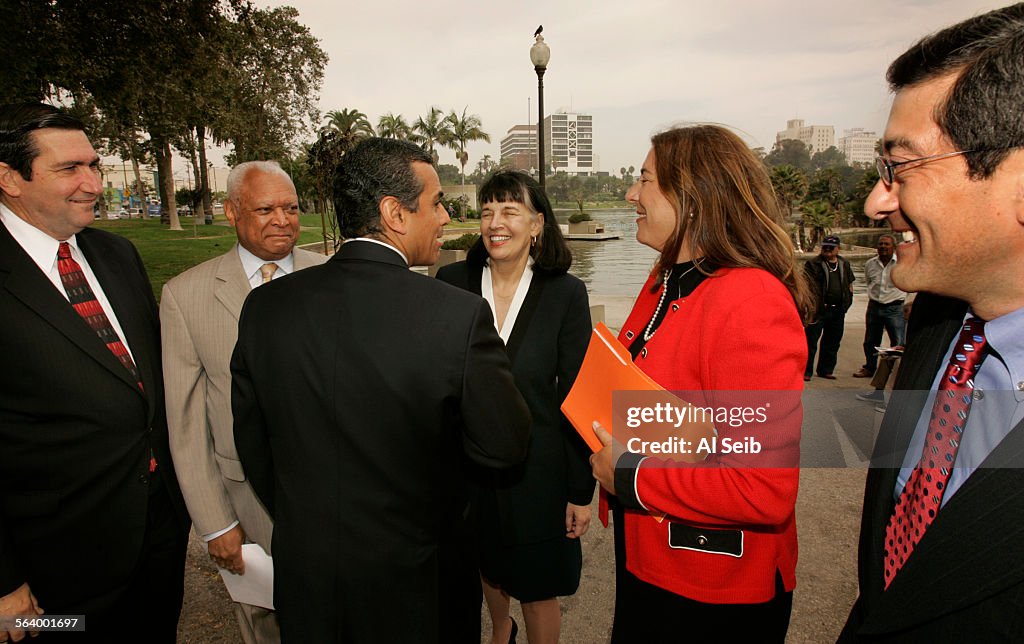 Los Angeles, CA. Los Angeles Mayor Antonio Villaraigosa greets his five appointees (LR) Alan Skobi