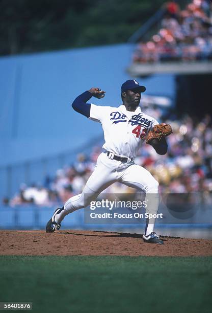 Pitcher Dave Stewart of the Los Angeles Dodgers pitches at Dodger Stadium in Los Angeles, California.