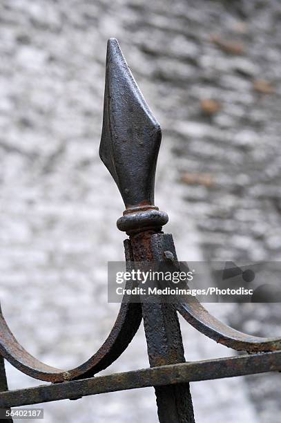 close-up of an iron gate, town wall, tallinn, estonia - mura di tallinn foto e immagini stock