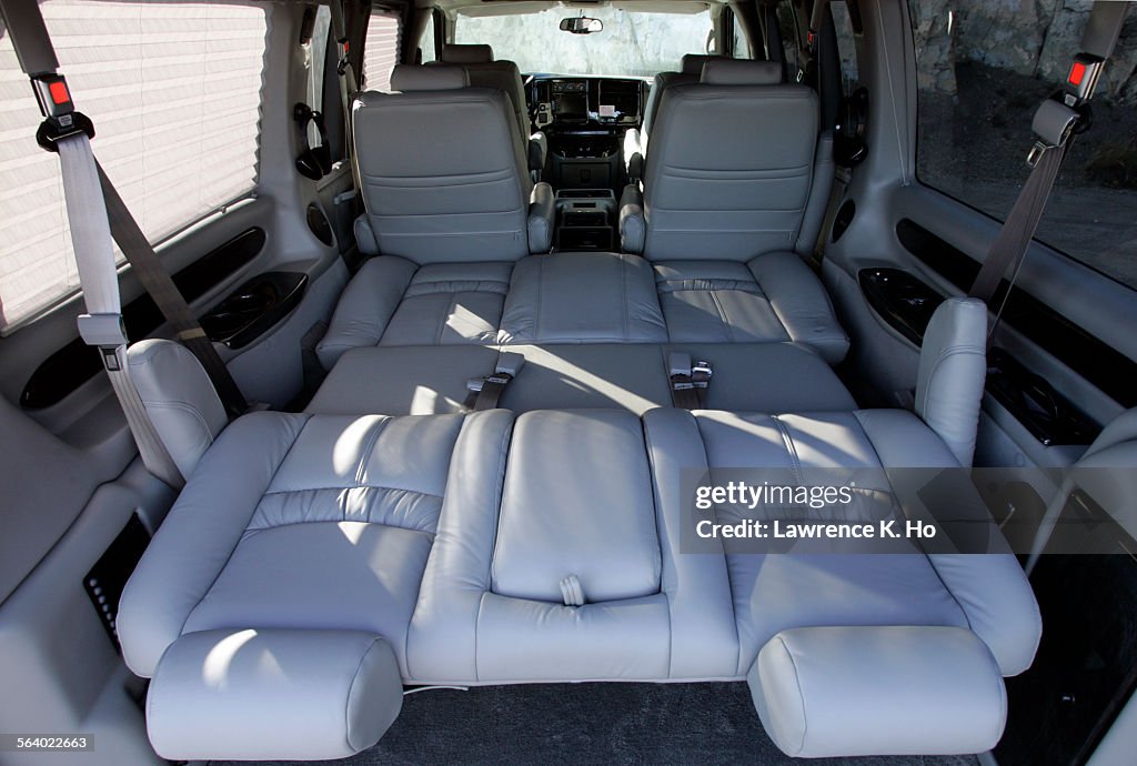 Cars 2007 Gmc Savana Explorer Conversion Van 2007 Gmc Conversion