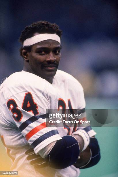Walter Payton of the Chicago Bears stands on the field during Super Bowl XX against the New England Patriots at the Superdome on January 26, 1986 in...