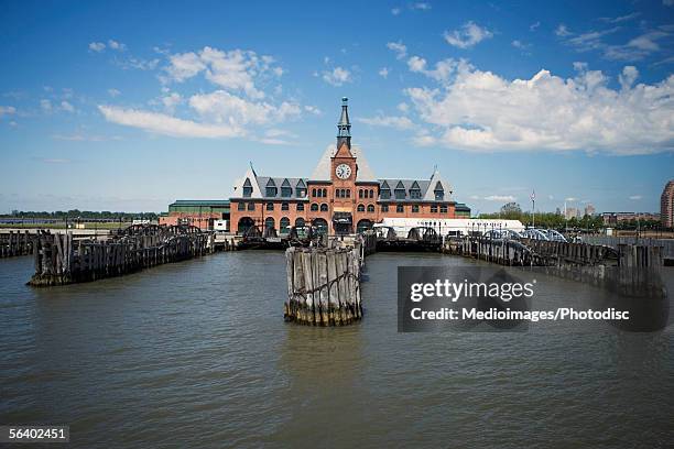 staten ferry island ferry building, new york city, ny, usa - staten island stock-fotos und bilder