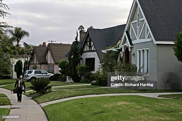 Smaller homes along Lillian Way in the Hancock Park area of Los Angeles Wednesday September 19, 2007. The story looks at the growing popularity of...