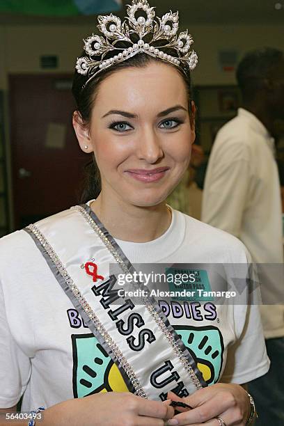 Miss Reter Miss Universe Natalie Glebova poses at Coral Reef Senior High School ...