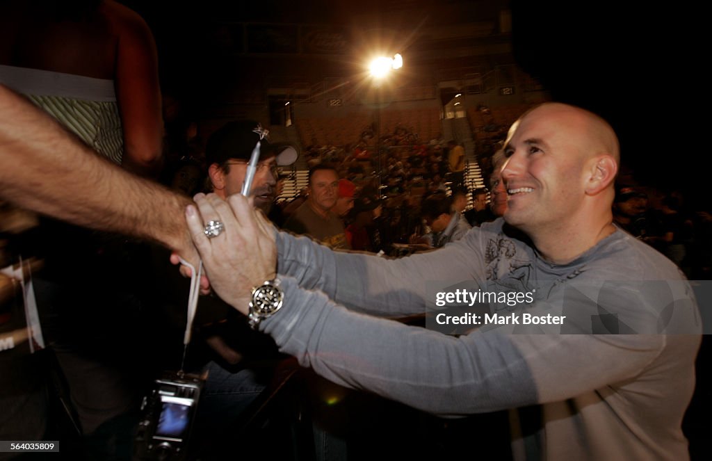 (Las Vegas)Dana White, President of the Ultimate Fighting Championship shakes hands with fans at t
