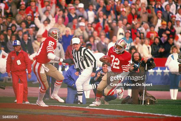 Carl Monroe of the San Francisco 49ers runs for yardage against the Miami Dolphins during Super Bowl XIX at Stanford Stadium on January 20, 1985 in...