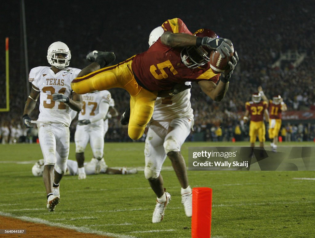USC's Reggie Bush goes upside down to score a touch down in the fourth quarter against the Texas Lo