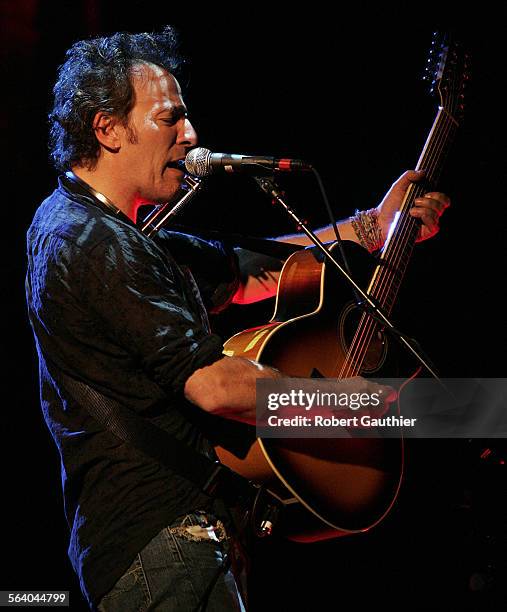 Bruce Springsteen 2005 666 Bruce Springsteen 2005 Stock Photos, High-Res Pictures, and Images ...
