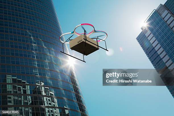 drone delivers goods over the city - movilidad urbana fotografías e imágenes de stock