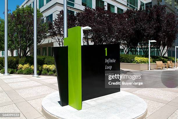 Apple Campus: Visitors sign, One Infinite Loop, Cupertino, California