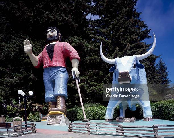 Statues of the legendary lumberjack Paul Bunyan and his faithful blue ox Babe, Klamath, California