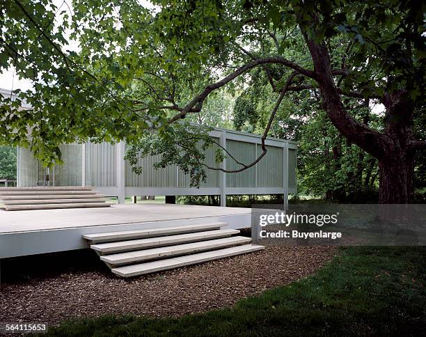 View of architect Mies van der Rohe classic modernist Farnsworth House, Plano, Illinois