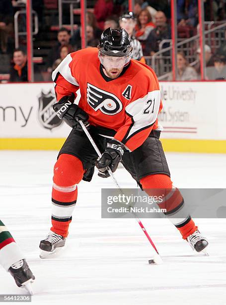 Peter Forsberg of the Philadelphia Flyers skates with the puck against the Minnesota Wild on December 10, 2005 at Wachovia Center in Philadelphia,...