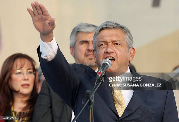 Andres Manuel Lopez Obrador del Partido de la Revolucion Democratica , toma juramento como candidato oficial de su partido para las elecciones...