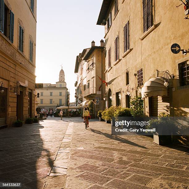 piazza in arezzo with late evening sunshine - arezzo stock-fotos und bilder