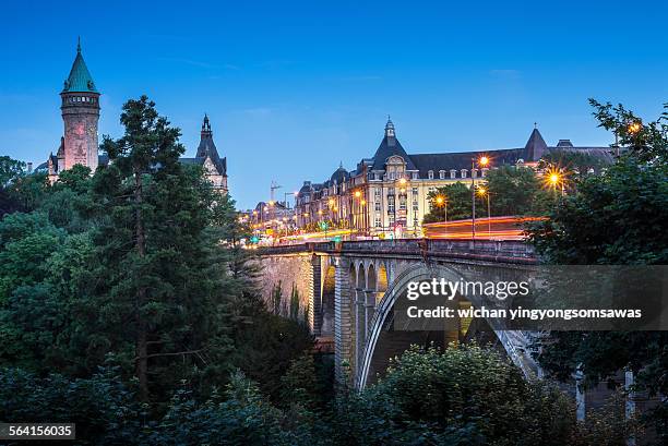 adolphe bridge at twilight in luxembourg city - luxembourg stock pictures, royalty-free photos & images