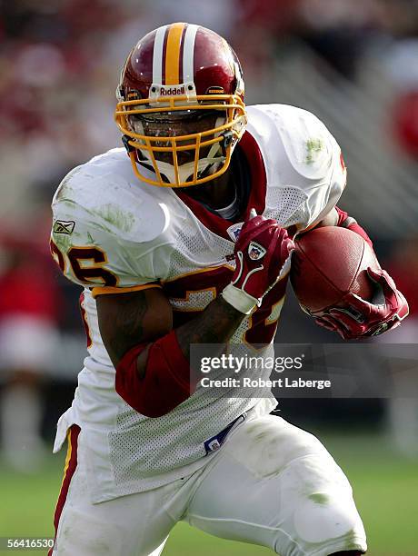 Running back Clinton Portis of the Washington Redskins runs with the ball against the Arizona Cardinals in the first half of the game at Sun Devil...