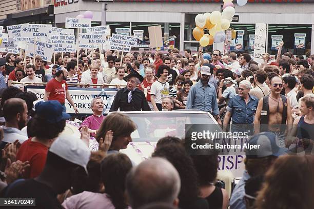 English writer and raconteur Quentin Crisp at the Gay Pride parade in New York City, USA, June 27, 1982.