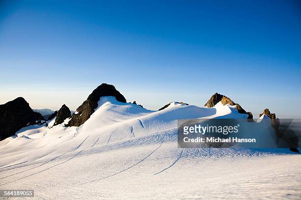 a landscape of the high alpine glaciers of olympic national park, wa. - mount olympus stock-fotos und bilder