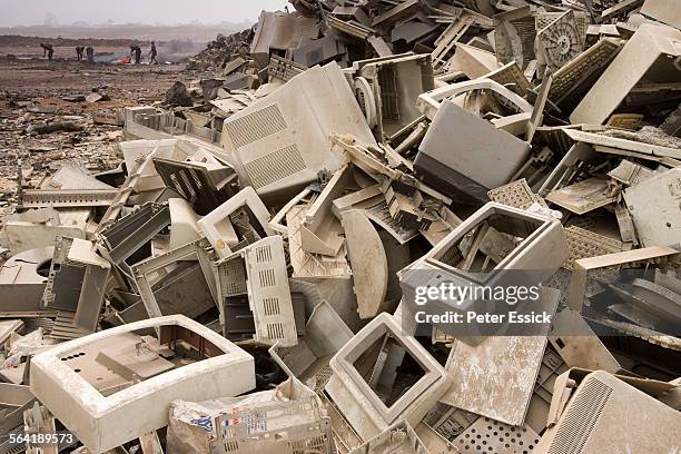 computer dumping in accra, ghana - e waste stock pictures, royalty-free photos & images