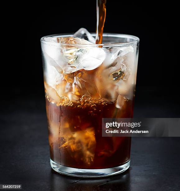 cold brew coffee - cafeïne stockfoto's en -beelden