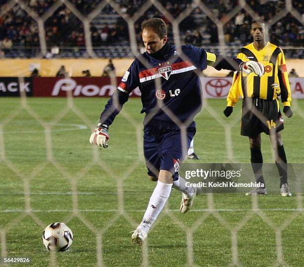 Sao Paulo goalkeeper Rogerio Ceni takes a penalty during the FIFA Club World Championship Toyota Cup 2005 match between Sao Paulo FC and Al Ittihad...